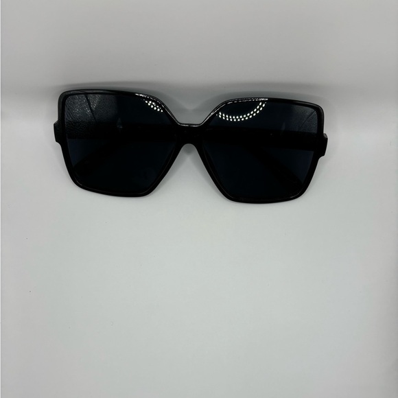 Black Square Oversized Sunglasses - Picture 2 of 5